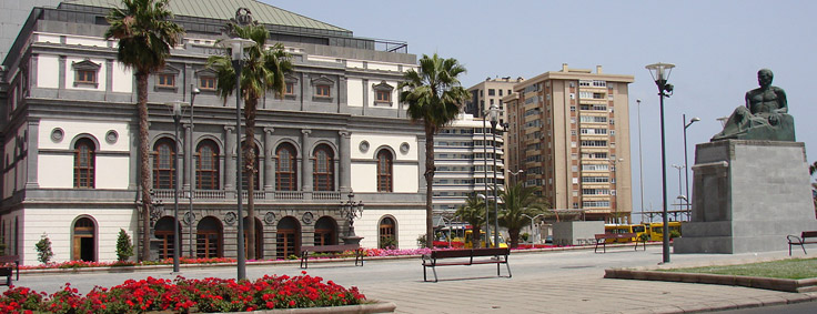 Teatro Perez Galdós Autor foto: Alejandroclemente. http://en.wikipedia.org/wiki/Las_Palmas_Cathedral#mediaviewer/File:Catedral_Santa_Ana.jpg